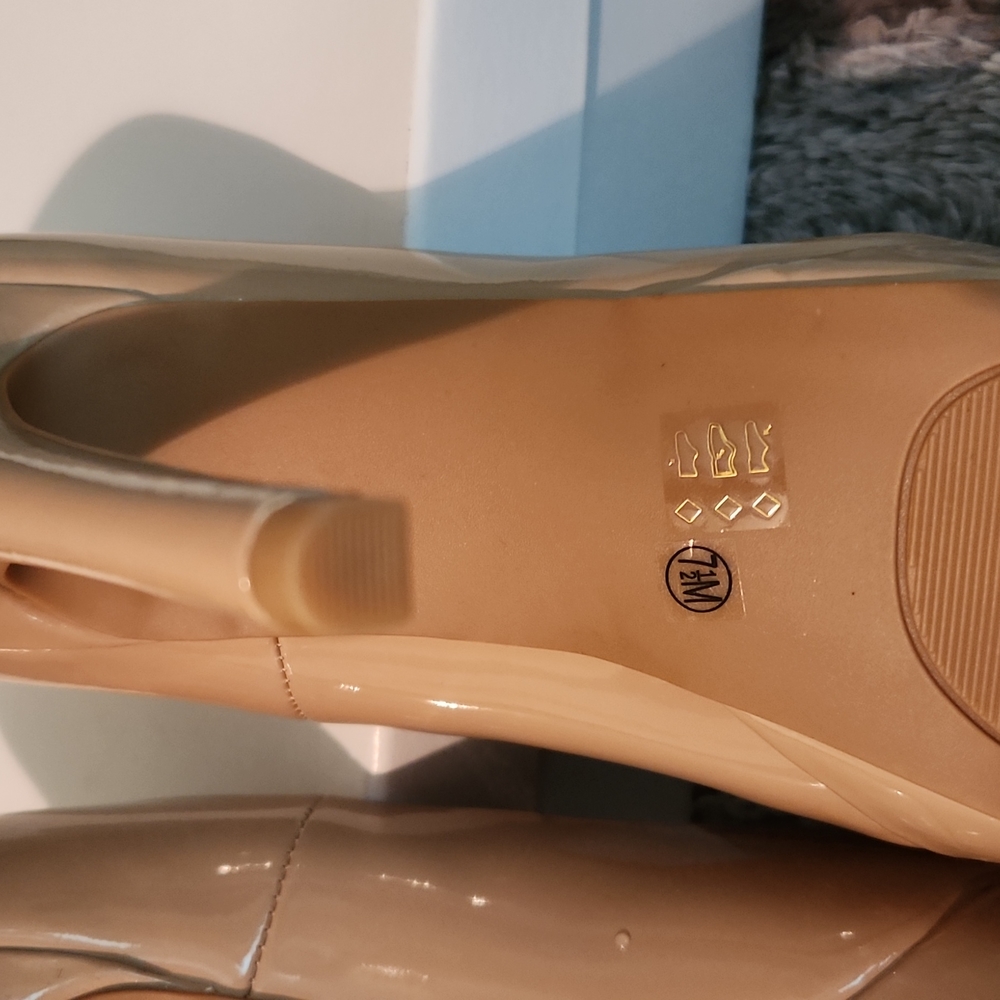 Heels - Picture 3 of 5